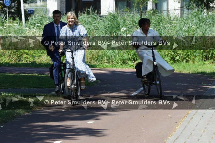 Amsterdam 9 juli 2027
Koningin Maxima op bezoek in de Bijlmer . Ze gaat ook met de fiets naar de andere locatie.