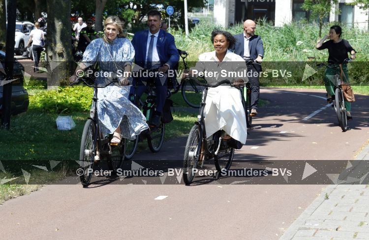 Amsterdam 9 juli 2027
Koningin Maxima op bezoek in de Bijlmer . Ze gaat ook met de fiets naar de andere locatie.