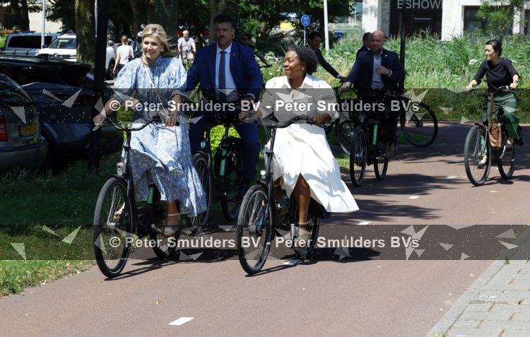 Amsterdam 9 juli 2027
Koningin Maxima op bezoek in de Bijlmer . Ze gaat ook met de fiets naar de andere locatie.