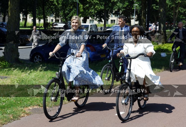 Amsterdam 9 juli 2027
Koningin Maxima op bezoek in de Bijlmer . Ze gaat ook met de fiets naar de andere locatie.