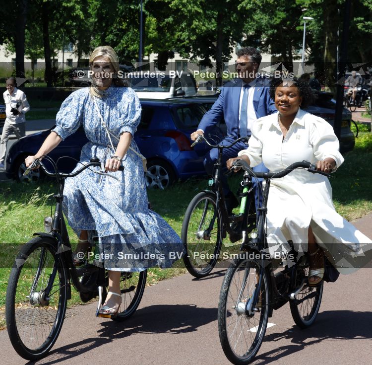 Amsterdam 9 juli 2027
Koningin Maxima op bezoek in de Bijlmer . Ze gaat ook met de fiets naar de andere locatie.