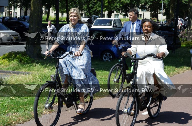 Amsterdam 9 juli 2027
Koningin Maxima op bezoek in de Bijlmer . Ze gaat ook met de fiets naar de andere locatie.