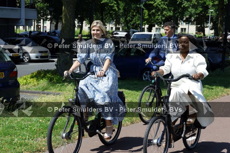 Amsterdam 9 juli 2027
Koningin Maxima op bezoek in de Bijlmer . Ze gaat ook met de fiets naar de andere locatie.