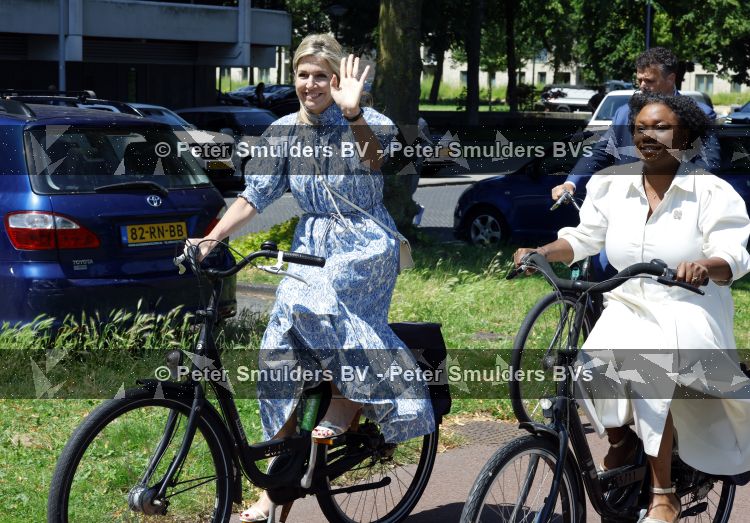 Amsterdam 9 juli 2027
Koningin Maxima op bezoek in de Bijlmer . Ze gaat ook met de fiets naar de andere locatie.