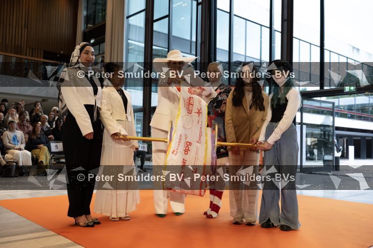 Arnhem 13 mei 2026
Koningin Maxima opent de State of Fashion BiÃ«nnale 2026. State of Fashion is een toonaangevend internationaal platform voor mode, textiel en maatschappelijke transitie.