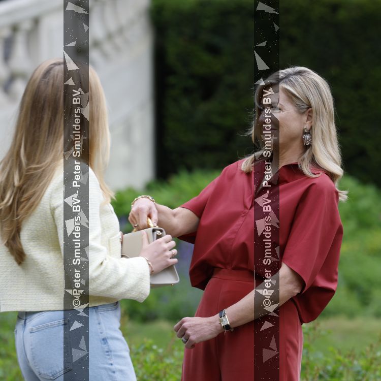 Den Haag 21 mei 2026
Fotouurtje met de koninklijke familie in de Hollandse tuin van Park Clingendael . Aanwezig Koning Willem Alexander Koningin Maxima Prinses Amalia Prinses Alexia en Prinses Ariane . 