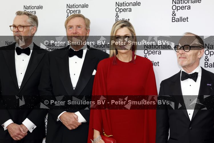 Amsterdam 2 juli 2026
Zijne Majesteit de Koning Willem Alexander en Hare Majesteit Koningin Maxima zijn aanwezig bij het gala van het Nationale Ballet ter ere van het afscheid van directeur Ted Brandsen. OOk burgemeester Femke Halsema en Commisaris v d Koningin Arthur v Dijk zijn aanwezig . Jessica Durlacher 