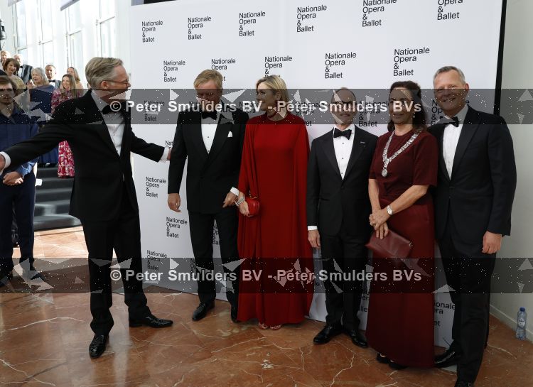 Amsterdam 2 juli 2026
Zijne Majesteit de Koning Willem Alexander en Hare Majesteit Koningin Maxima zijn aanwezig bij het gala van het Nationale Ballet ter ere van het afscheid van directeur Ted Brandsen. OOk burgemeester Femke Halsema en Commisaris v d Koningin Arthur v Dijk zijn aanwezig 