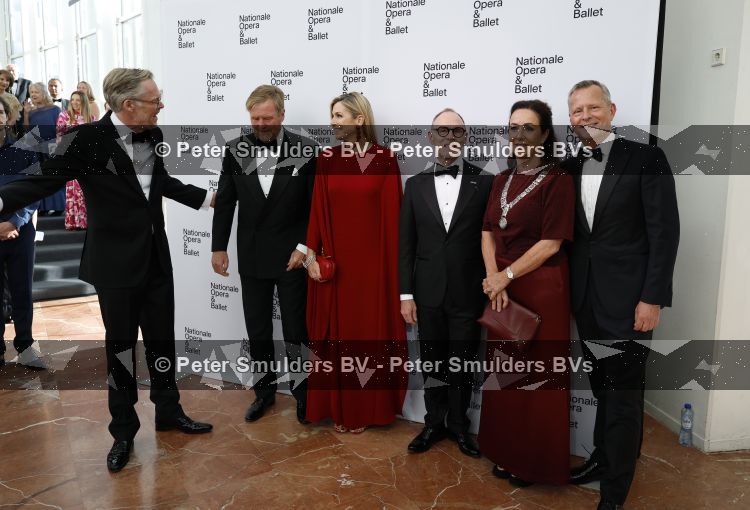 Amsterdam 2 juli 2026
Zijne Majesteit de Koning Willem Alexander en Hare Majesteit Koningin Maxima zijn aanwezig bij het gala van het Nationale Ballet ter ere van het afscheid van directeur Ted Brandsen. OOk burgemeester Femke Halsema en Commisaris v d Koningin Arthur v Dijk zijn aanwezig 