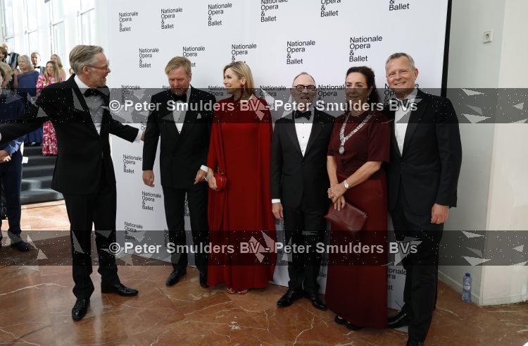 Amsterdam 2 juli 2026
Zijne Majesteit de Koning Willem Alexander en Hare Majesteit Koningin Maxima zijn aanwezig bij het gala van het Nationale Ballet ter ere van het afscheid van directeur Ted Brandsen. OOk burgemeester Femke Halsema en Commisaris v d Koningin Arthur v Dijk zijn aanwezig 