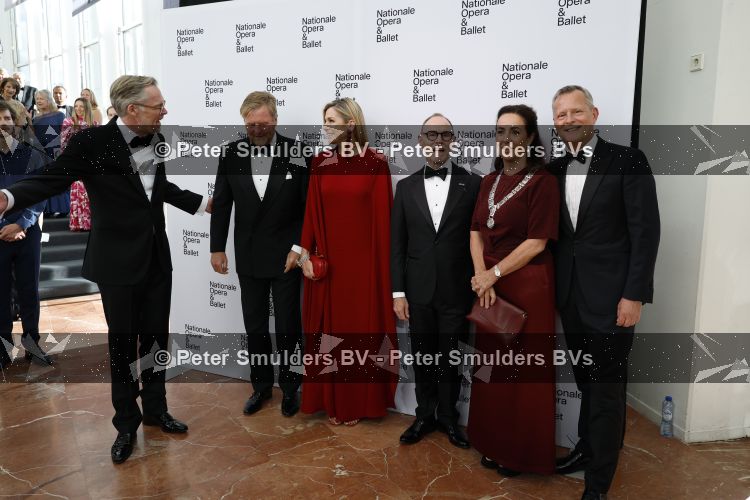 Amsterdam 2 juli 2026
Zijne Majesteit de Koning Willem Alexander en Hare Majesteit Koningin Maxima zijn aanwezig bij het gala van het Nationale Ballet ter ere van het afscheid van directeur Ted Brandsen. OOk burgemeester Femke Halsema en Commisaris v d Koningin Arthur v Dijk zijn aanwezig 