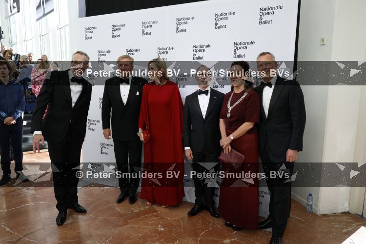 Amsterdam 2 juli 2026
Zijne Majesteit de Koning Willem Alexander en Hare Majesteit Koningin Maxima zijn aanwezig bij het gala van het Nationale Ballet ter ere van het afscheid van directeur Ted Brandsen. OOk burgemeester Femke Halsema en Commisaris v d Koningin Arthur v Dijk zijn aanwezig 