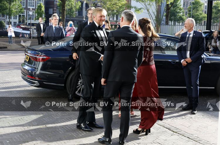 Amsterdam 2 juli 2026
Zijne Majesteit de Koning Willem Alexander en Hare Majesteit Koningin Maxima zijn aanwezig bij het gala van het Nationale Ballet ter ere van het afscheid van directeur Ted Brandsen. OOk burgemeester Femke Halsema en Commisaris v d Koningin Arthur v Dijk zijn aanwezig . Jessica Durlacher 