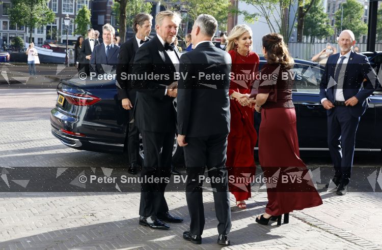 Amsterdam 2 juli 2026
Zijne Majesteit de Koning Willem Alexander en Hare Majesteit Koningin Maxima zijn aanwezig bij het gala van het Nationale Ballet ter ere van het afscheid van directeur Ted Brandsen. OOk burgemeester Femke Halsema en Commisaris v d Koningin Arthur v Dijk zijn aanwezig . Jessica Durlacher 