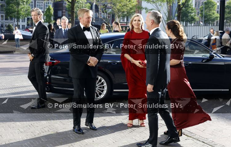 Amsterdam 2 juli 2026
Zijne Majesteit de Koning Willem Alexander en Hare Majesteit Koningin Maxima zijn aanwezig bij het gala van het Nationale Ballet ter ere van het afscheid van directeur Ted Brandsen. OOk burgemeester Femke Halsema en Commisaris v d Koningin Arthur v Dijk zijn aanwezig . Jessica Durlacher 