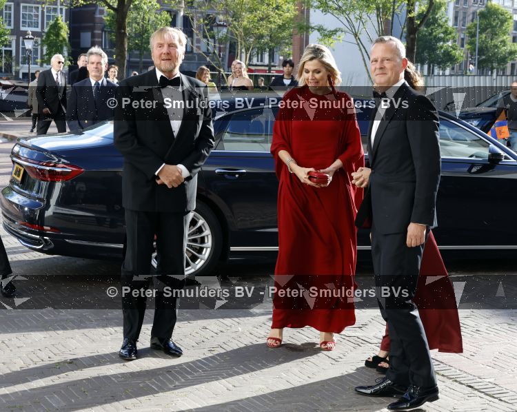 Amsterdam 2 juli 2026
Zijne Majesteit de Koning Willem Alexander en Hare Majesteit Koningin Maxima zijn aanwezig bij het gala van het Nationale Ballet ter ere van het afscheid van directeur Ted Brandsen. OOk burgemeester Femke Halsema en Commisaris v d Koningin Arthur v Dijk zijn aanwezig . Jessica Durlacher 