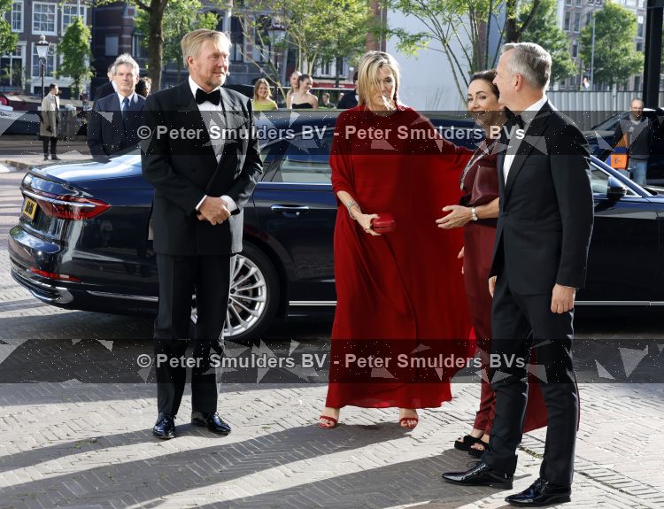 Amsterdam 2 juli 2026
Zijne Majesteit de Koning Willem Alexander en Hare Majesteit Koningin Maxima zijn aanwezig bij het gala van het Nationale Ballet ter ere van het afscheid van directeur Ted Brandsen. OOk burgemeester Femke Halsema en Commisaris v d Koningin Arthur v Dijk zijn aanwezig . Jessica Durlacher 