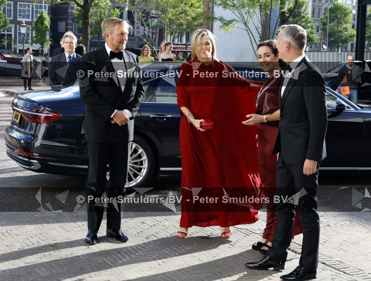 Amsterdam 2 juli 2026
Zijne Majesteit de Koning Willem Alexander en Hare Majesteit Koningin Maxima zijn aanwezig bij het gala van het Nationale Ballet ter ere van het afscheid van directeur Ted Brandsen. OOk burgemeester Femke Halsema en Commisaris v d Koningin Arthur v Dijk zijn aanwezig . Jessica Durlacher 
