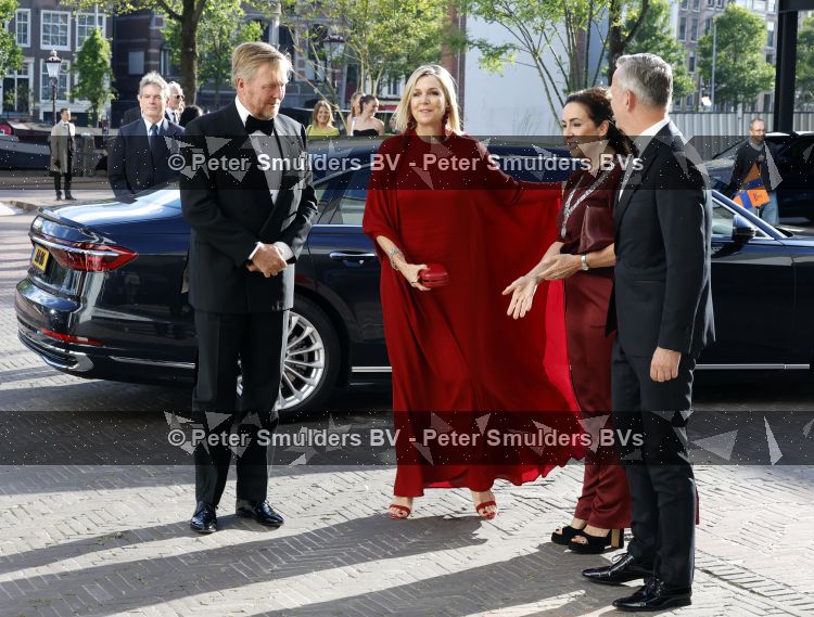 Amsterdam 2 juli 2026
Zijne Majesteit de Koning Willem Alexander en Hare Majesteit Koningin Maxima zijn aanwezig bij het gala van het Nationale Ballet ter ere van het afscheid van directeur Ted Brandsen. OOk burgemeester Femke Halsema en Commisaris v d Koningin Arthur v Dijk zijn aanwezig . Jessica Durlacher 