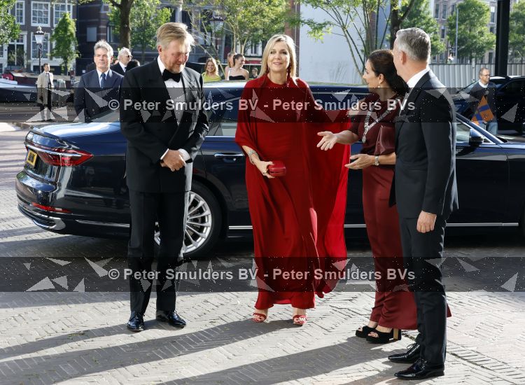 Amsterdam 2 juli 2026
Zijne Majesteit de Koning Willem Alexander en Hare Majesteit Koningin Maxima zijn aanwezig bij het gala van het Nationale Ballet ter ere van het afscheid van directeur Ted Brandsen. OOk burgemeester Femke Halsema en Commisaris v d Koningin Arthur v Dijk zijn aanwezig . Jessica Durlacher 