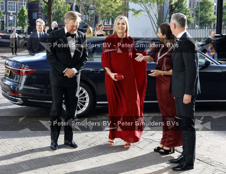 Amsterdam 2 juli 2026
Zijne Majesteit de Koning Willem Alexander en Hare Majesteit Koningin Maxima zijn aanwezig bij het gala van het Nationale Ballet ter ere van het afscheid van directeur Ted Brandsen. OOk burgemeester Femke Halsema en Commisaris v d Koningin Arthur v Dijk zijn aanwezig . Jessica Durlacher 