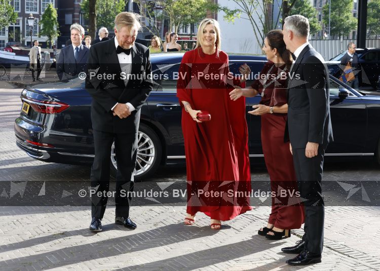 Amsterdam 2 juli 2026
Zijne Majesteit de Koning Willem Alexander en Hare Majesteit Koningin Maxima zijn aanwezig bij het gala van het Nationale Ballet ter ere van het afscheid van directeur Ted Brandsen. OOk burgemeester Femke Halsema en Commisaris v d Koningin Arthur v Dijk zijn aanwezig . Jessica Durlacher 