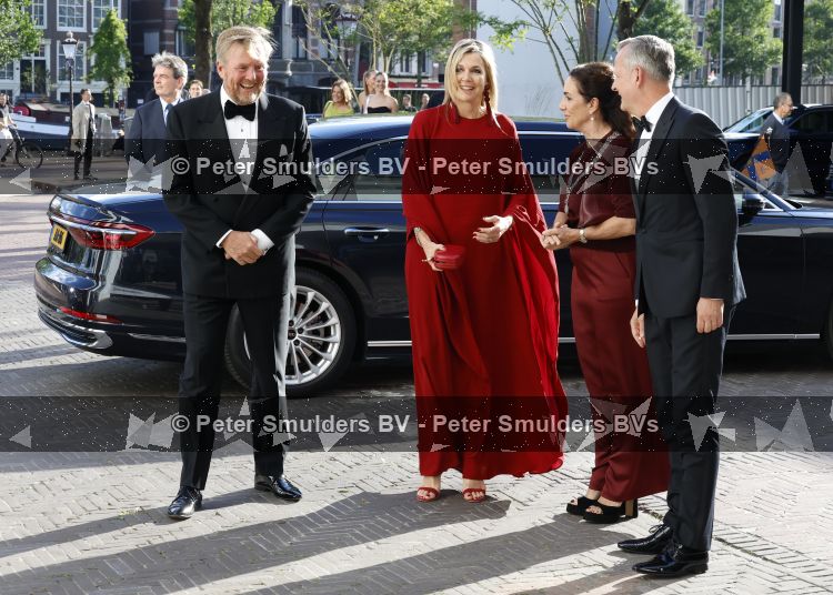Amsterdam 2 juli 2026
Zijne Majesteit de Koning Willem Alexander en Hare Majesteit Koningin Maxima zijn aanwezig bij het gala van het Nationale Ballet ter ere van het afscheid van directeur Ted Brandsen. OOk burgemeester Femke Halsema en Commisaris v d Koningin Arthur v Dijk zijn aanwezig . Jessica Durlacher 