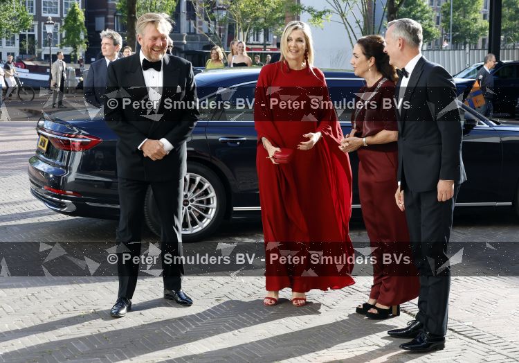 Amsterdam 2 juli 2026
Zijne Majesteit de Koning Willem Alexander en Hare Majesteit Koningin Maxima zijn aanwezig bij het gala van het Nationale Ballet ter ere van het afscheid van directeur Ted Brandsen. OOk burgemeester Femke Halsema en Commisaris v d Koningin Arthur v Dijk zijn aanwezig . Jessica Durlacher 