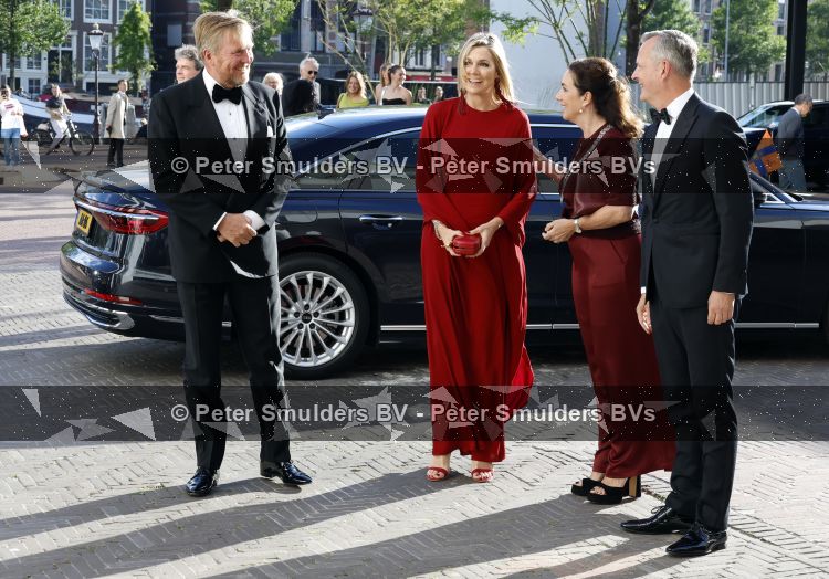 Amsterdam 2 juli 2026
Zijne Majesteit de Koning Willem Alexander en Hare Majesteit Koningin Maxima zijn aanwezig bij het gala van het Nationale Ballet ter ere van het afscheid van directeur Ted Brandsen. OOk burgemeester Femke Halsema en Commisaris v d Koningin Arthur v Dijk zijn aanwezig . Jessica Durlacher 