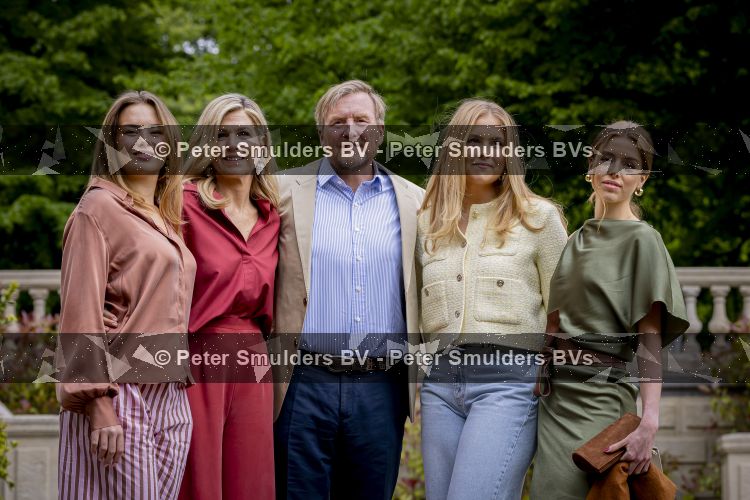 Den Haag 21 mei 2026
Fotouurtje met de koninklijke familie in de Hollandse tuin van Park Clingendael . Aanwezig Koning Willem Alexander Koningin Maxima Prinses Amalia Prinses Alexia en Prinses Ariane . 