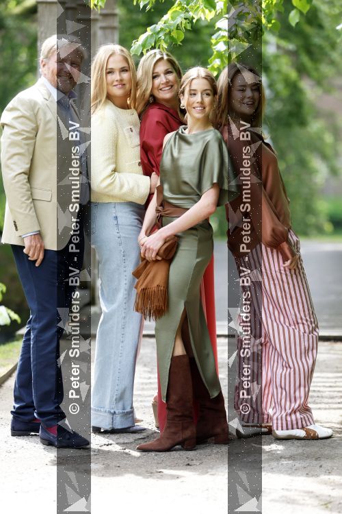 Den Haag 21 mei 2026
Fotouurtje met de koninklijke familie in de Hollandse tuin van Park Clingendael . Aanwezig Koning Willem Alexander Koningin Maxima Prinses Amalia Prinses Alexia en Prinses Ariane . 