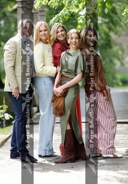 Den Haag 21 mei 2026
Fotouurtje met de koninklijke familie in de Hollandse tuin van Park Clingendael . Aanwezig Koning Willem Alexander Koningin Maxima Prinses Amalia Prinses Alexia en Prinses Ariane . 