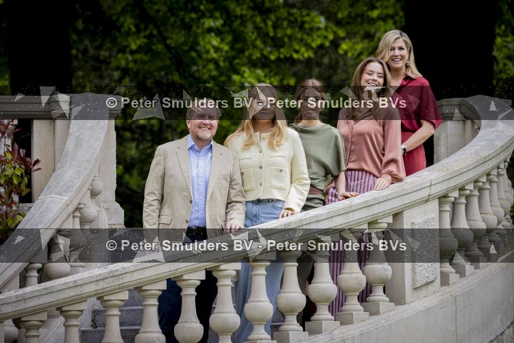 Den Haag 21 mei 2026
Fotouurtje met de koninklijke familie in de Hollandse tuin van Park Clingendael . Aanwezig Koning Willem Alexander Koningin Maxima Prinses Amalia Prinses Alexia en Prinses Ariane . 