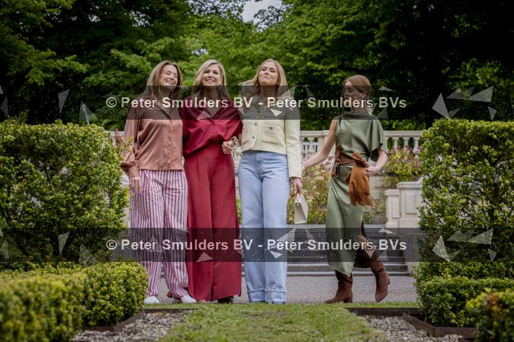 Den Haag 21 mei 2026
Fotouurtje met de koninklijke familie in de Hollandse tuin van Park Clingendael . Aanwezig Koning Willem Alexander Koningin Maxima Prinses Amalia Prinses Alexia en Prinses Ariane . 