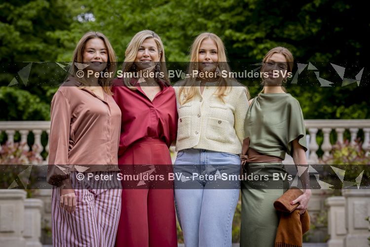 Den Haag 21 mei 2026
Fotouurtje met de koninklijke familie in de Hollandse tuin van Park Clingendael . Aanwezig Koning Willem Alexander Koningin Maxima Prinses Amalia Prinses Alexia en Prinses Ariane . 