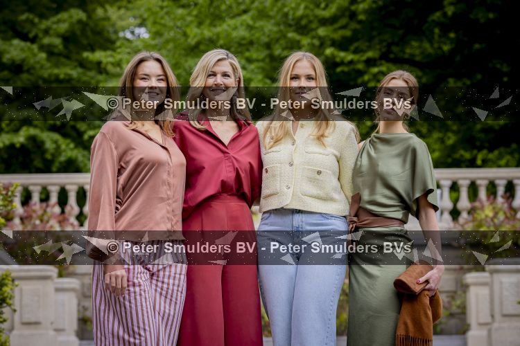 Den Haag 21 mei 2026
Fotouurtje met de koninklijke familie in de Hollandse tuin van Park Clingendael . Aanwezig Koning Willem Alexander Koningin Maxima Prinses Amalia Prinses Alexia en Prinses Ariane . 