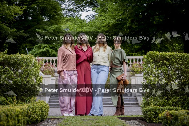 Den Haag 21 mei 2026
Fotouurtje met de koninklijke familie in de Hollandse tuin van Park Clingendael . Aanwezig Koning Willem Alexander Koningin Maxima Prinses Amalia Prinses Alexia en Prinses Ariane . 