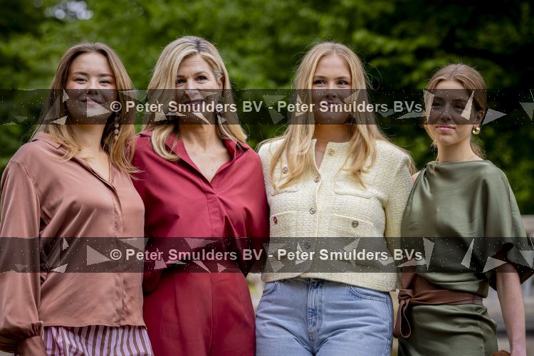 Den Haag 21 mei 2026
Fotouurtje met de koninklijke familie in de Hollandse tuin van Park Clingendael . Aanwezig Koning Willem Alexander Koningin Maxima Prinses Amalia Prinses Alexia en Prinses Ariane . 