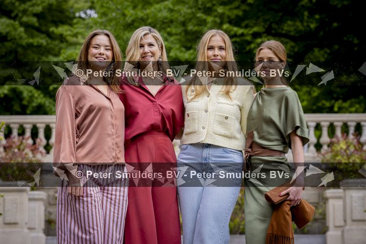 Den Haag 21 mei 2026
Fotouurtje met de koninklijke familie in de Hollandse tuin van Park Clingendael . Aanwezig Koning Willem Alexander Koningin Maxima Prinses Amalia Prinses Alexia en Prinses Ariane . 