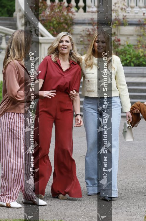 Den Haag 21 mei 2026
Fotouurtje met de koninklijke familie in de Hollandse tuin van Park Clingendael . Aanwezig Koning Willem Alexander Koningin Maxima Prinses Amalia Prinses Alexia en Prinses Ariane . 
