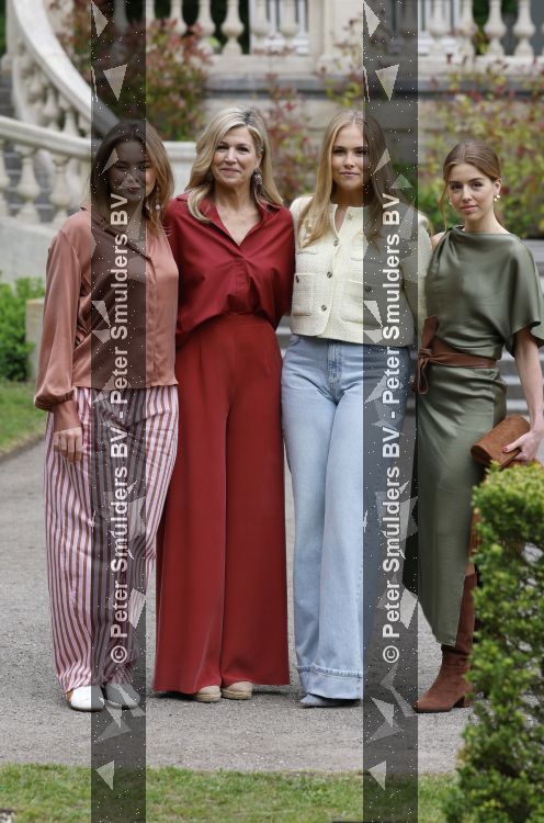 Den Haag 21 mei 2026
Fotouurtje met de koninklijke familie in de Hollandse tuin van Park Clingendael . Aanwezig Koning Willem Alexander Koningin Maxima Prinses Amalia Prinses Alexia en Prinses Ariane . 