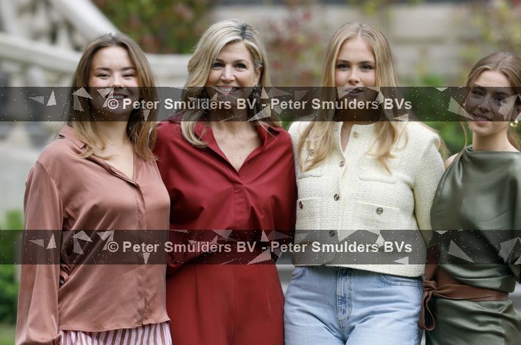 Den Haag 21 mei 2026
Fotouurtje met de koninklijke familie in de Hollandse tuin van Park Clingendael . Aanwezig Koning Willem Alexander Koningin Maxima Prinses Amalia Prinses Alexia en Prinses Ariane . 