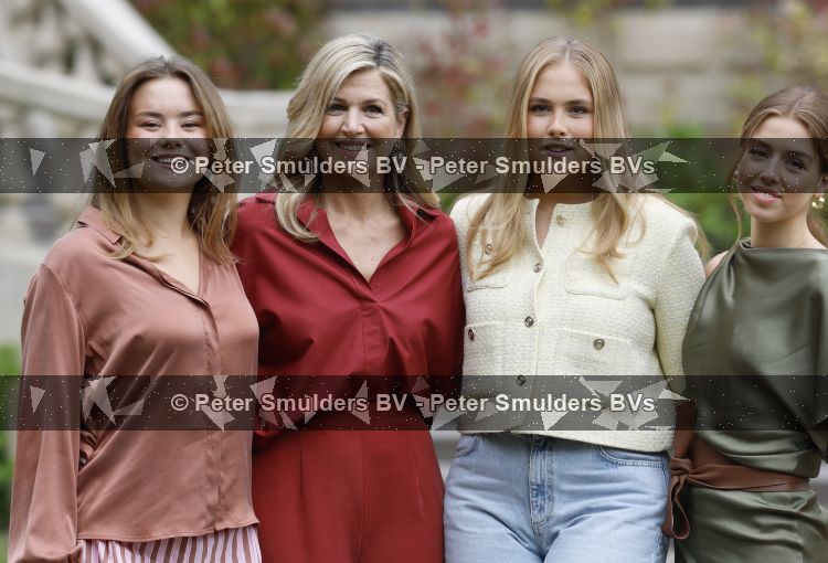 Den Haag 21 mei 2026
Fotouurtje met de koninklijke familie in de Hollandse tuin van Park Clingendael . Aanwezig Koning Willem Alexander Koningin Maxima Prinses Amalia Prinses Alexia en Prinses Ariane . 