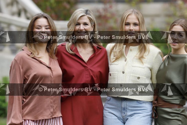 Den Haag 21 mei 2026
Fotouurtje met de koninklijke familie in de Hollandse tuin van Park Clingendael . Aanwezig Koning Willem Alexander Koningin Maxima Prinses Amalia Prinses Alexia en Prinses Ariane . 