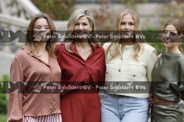 Den Haag 21 mei 2026
Fotouurtje met de koninklijke familie in de Hollandse tuin van Park Clingendael . Aanwezig Koning Willem Alexander Koningin Maxima Prinses Amalia Prinses Alexia en Prinses Ariane . 