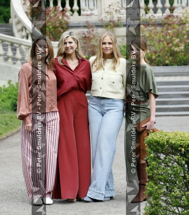 Den Haag 21 mei 2026
Fotouurtje met de koninklijke familie in de Hollandse tuin van Park Clingendael . Aanwezig Koning Willem Alexander Koningin Maxima Prinses Amalia Prinses Alexia en Prinses Ariane . 