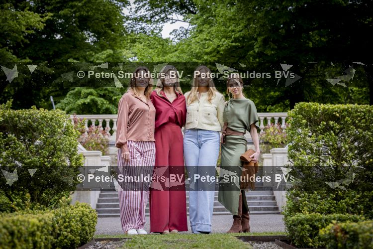 Den Haag 21 mei 2026
Fotouurtje met de koninklijke familie in de Hollandse tuin van Park Clingendael . Aanwezig Koning Willem Alexander Koningin Maxima Prinses Amalia Prinses Alexia en Prinses Ariane . 