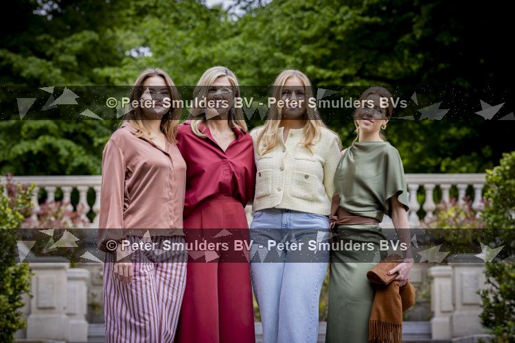 Den Haag 21 mei 2026
Fotouurtje met de koninklijke familie in de Hollandse tuin van Park Clingendael . Aanwezig Koning Willem Alexander Koningin Maxima Prinses Amalia Prinses Alexia en Prinses Ariane . 