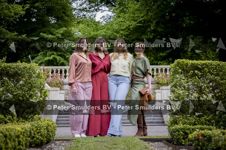 Den Haag 21 mei 2026
Fotouurtje met de koninklijke familie in de Hollandse tuin van Park Clingendael . Aanwezig Koning Willem Alexander Koningin Maxima Prinses Amalia Prinses Alexia en Prinses Ariane . 