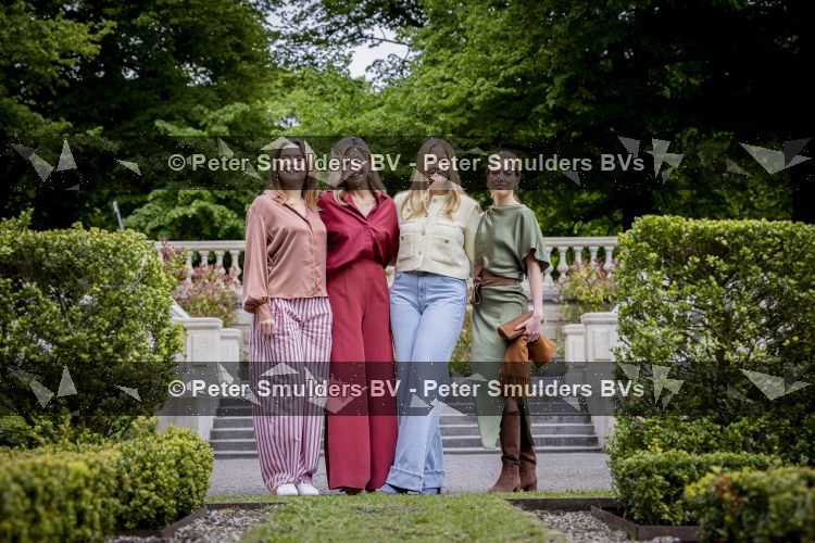 Den Haag 21 mei 2026
Fotouurtje met de koninklijke familie in de Hollandse tuin van Park Clingendael . Aanwezig Koning Willem Alexander Koningin Maxima Prinses Amalia Prinses Alexia en Prinses Ariane . 